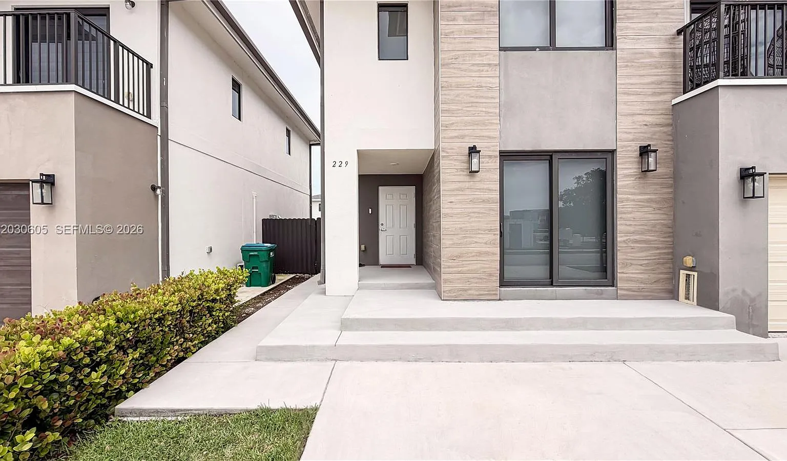 5 bed, 4.5 bath, 1902 sqft, $3,500 — Photo 4