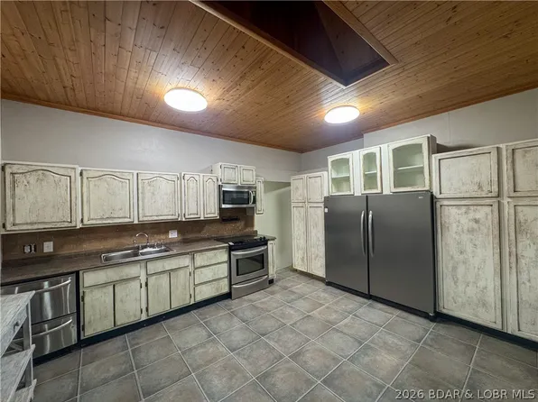 19655 Inlet Rd, Versailles, MO 65084