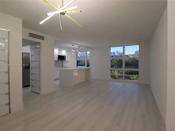 210 172nd St APT 332, Sunny Isles Beach, FL 33160