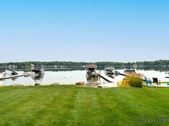 3rd image of 6884 Farrell Dr NE
