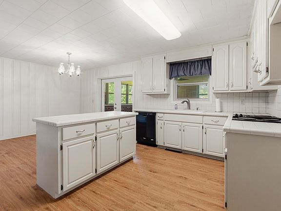 5th image of 1009 Dogwood Dr