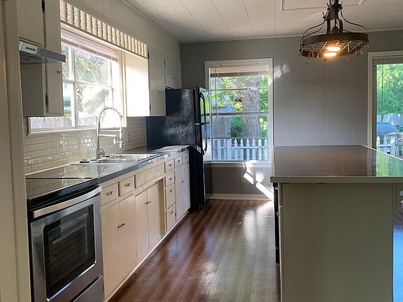 3rd image of 1119 1/2 Victoria St