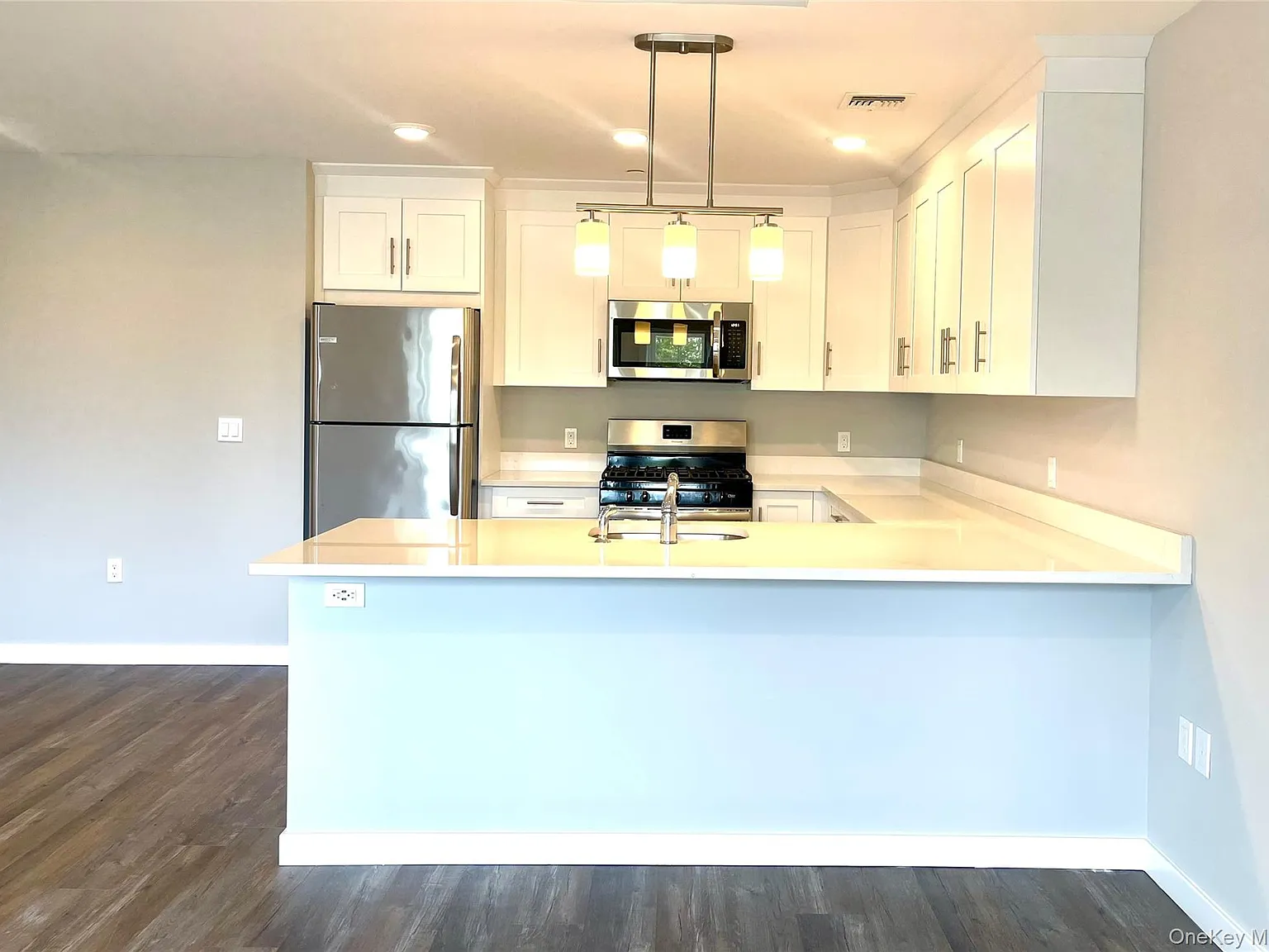 2 bed, 2.0 bath, 1200 sqft, $3,520 — Photo 4