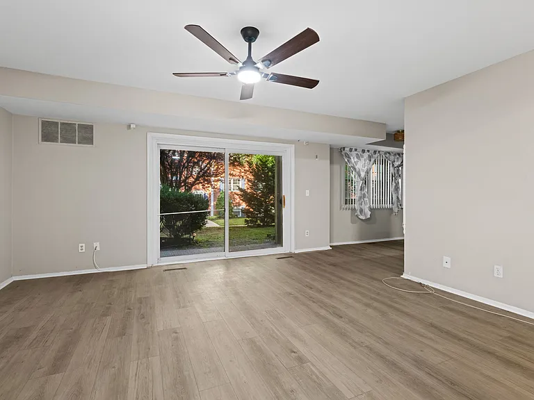 211 Crocker Dr #1-B — Photo 5