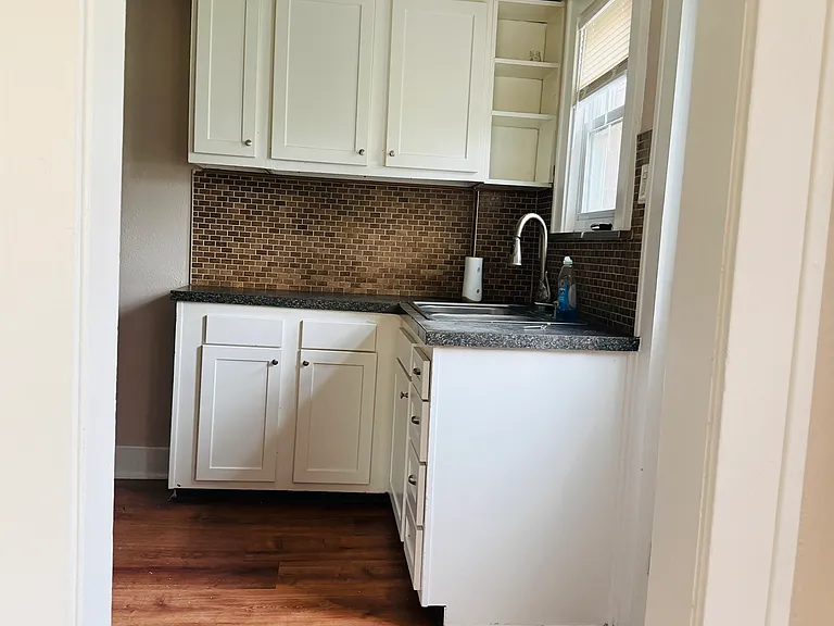 1007 Premont Ave — Photo 32