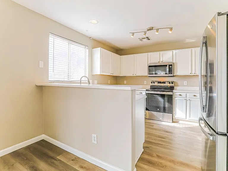 12031 W Dahlia Dr — Photo 6