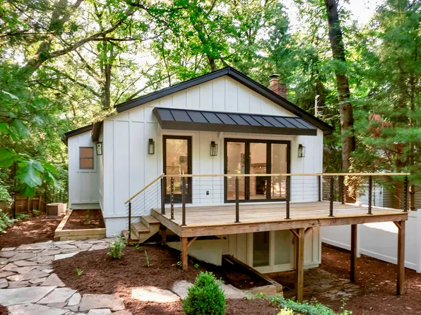 4046 Hillside Trl, New Buffalo, MI 49117