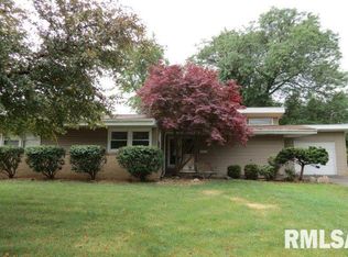 2224 Glendale Ave, Pekin, IL 61554