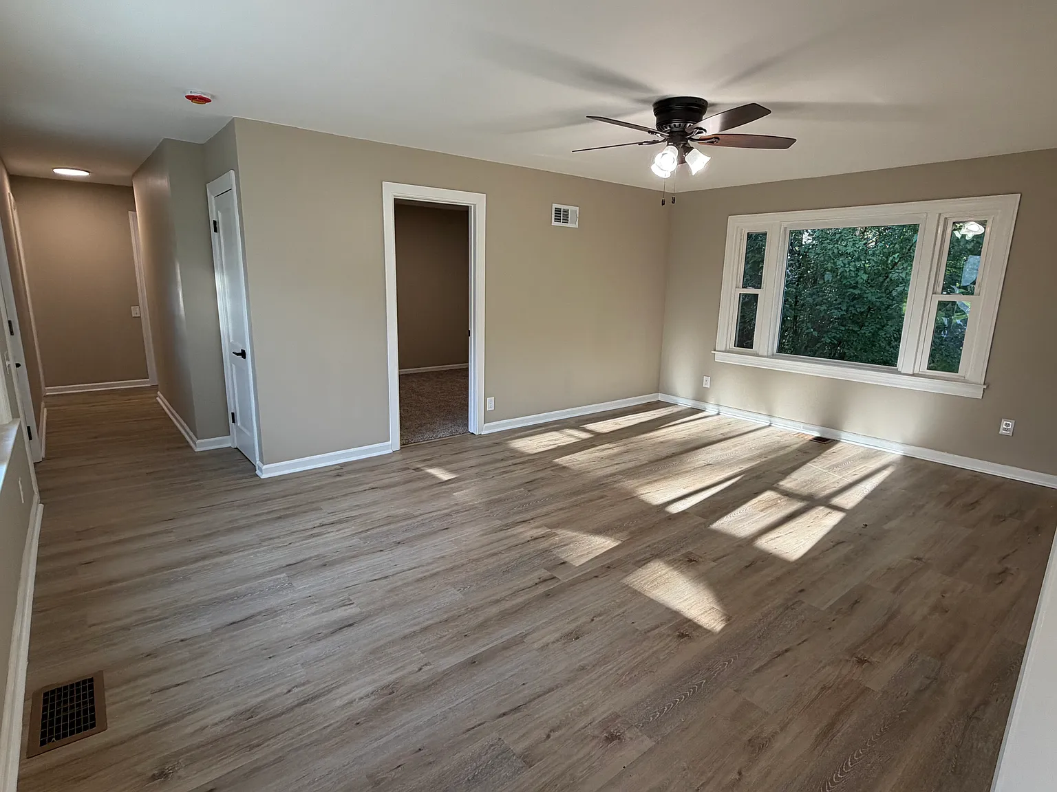 3 bed, 1200 sqft, $1,350 — Photo 3