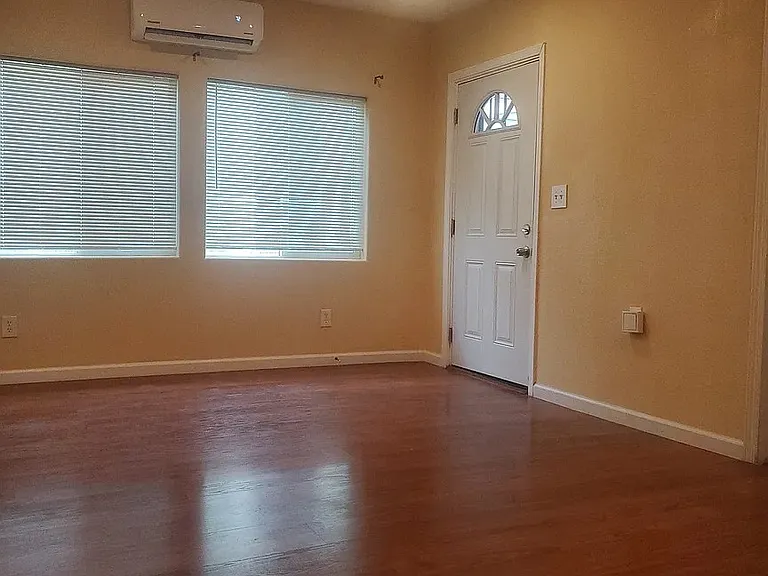 564 Alhambra St — Photo 9