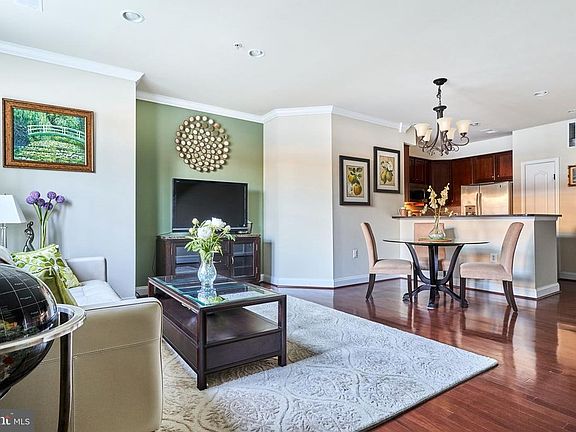 3rd image of 242 N Summit Ave #21