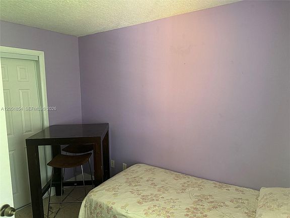 4th image of 402 SE Crosspoint Dr