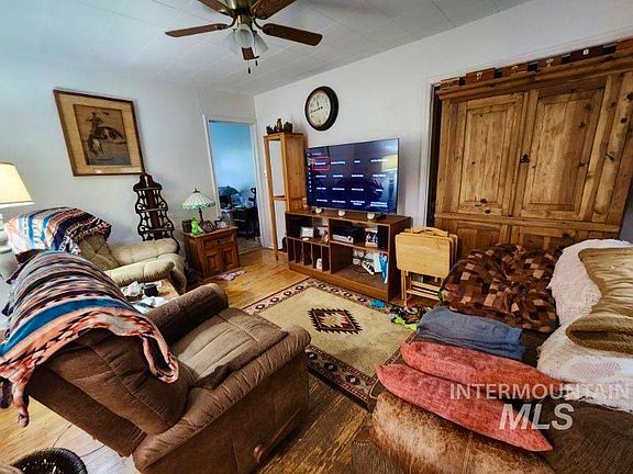 5th image of 643 Idaho St
