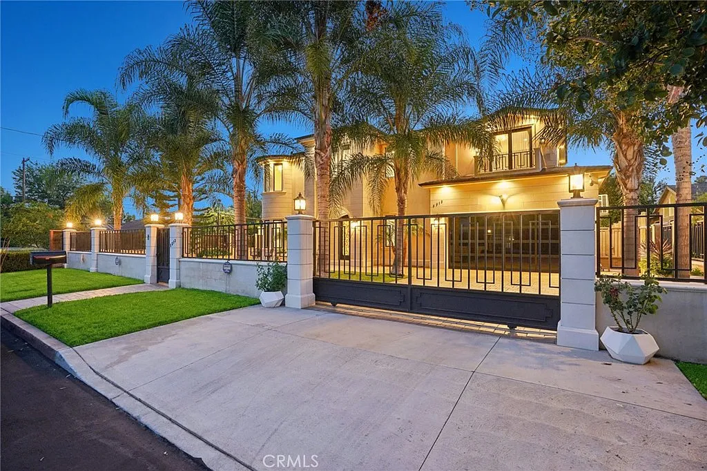5 bed, 5.5 bath, 4099 sqft, $19,000 — Photo 2