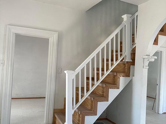 5th image of 625 E 47th Ave