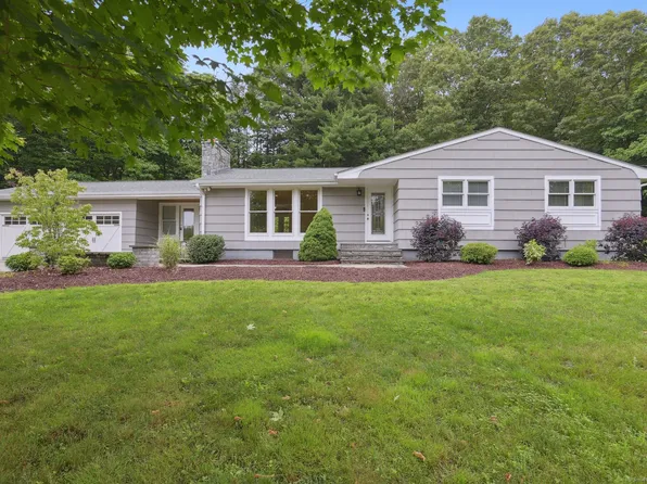 40 Chestnut Lane, Hamden, CT 06518