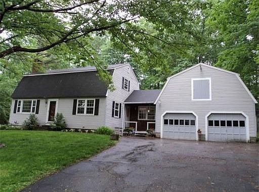 1st image of 15 Parkhurst Dr