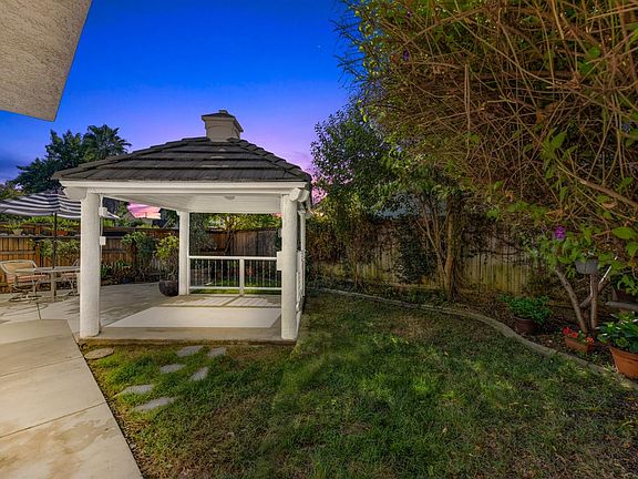 4th image of 1601 Jonquil Dr