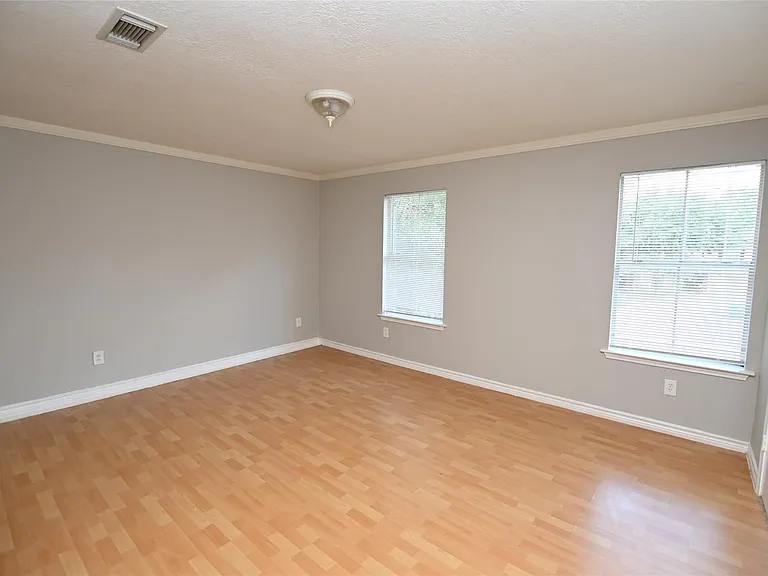 8811 Baskove Dr — Photo 10