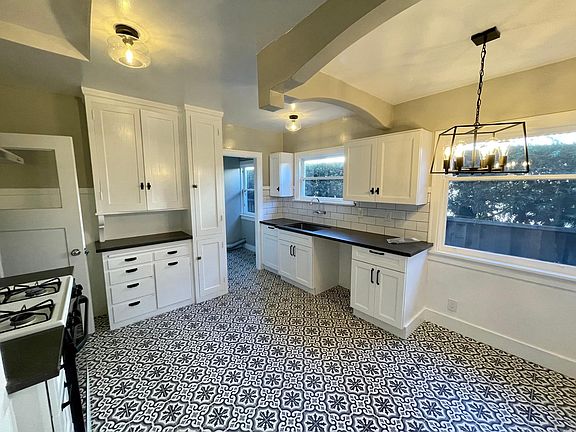 New kitchen & laundry room