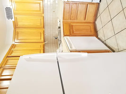 Rented by NYLA Realty | media 10