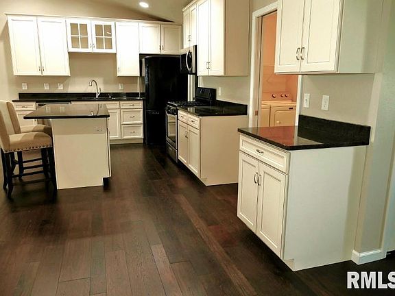 3rd image of 1106 Dixon St