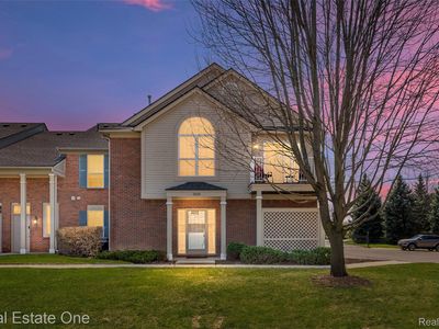 30200 Chesapeake Cir, Walled Lake, MI, 48390