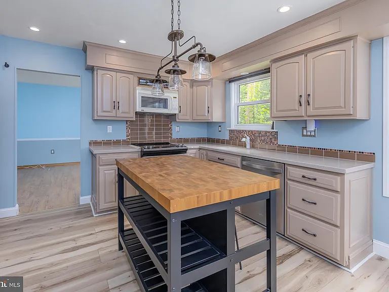 1960 Cardinal Lake Dr — Photo 11