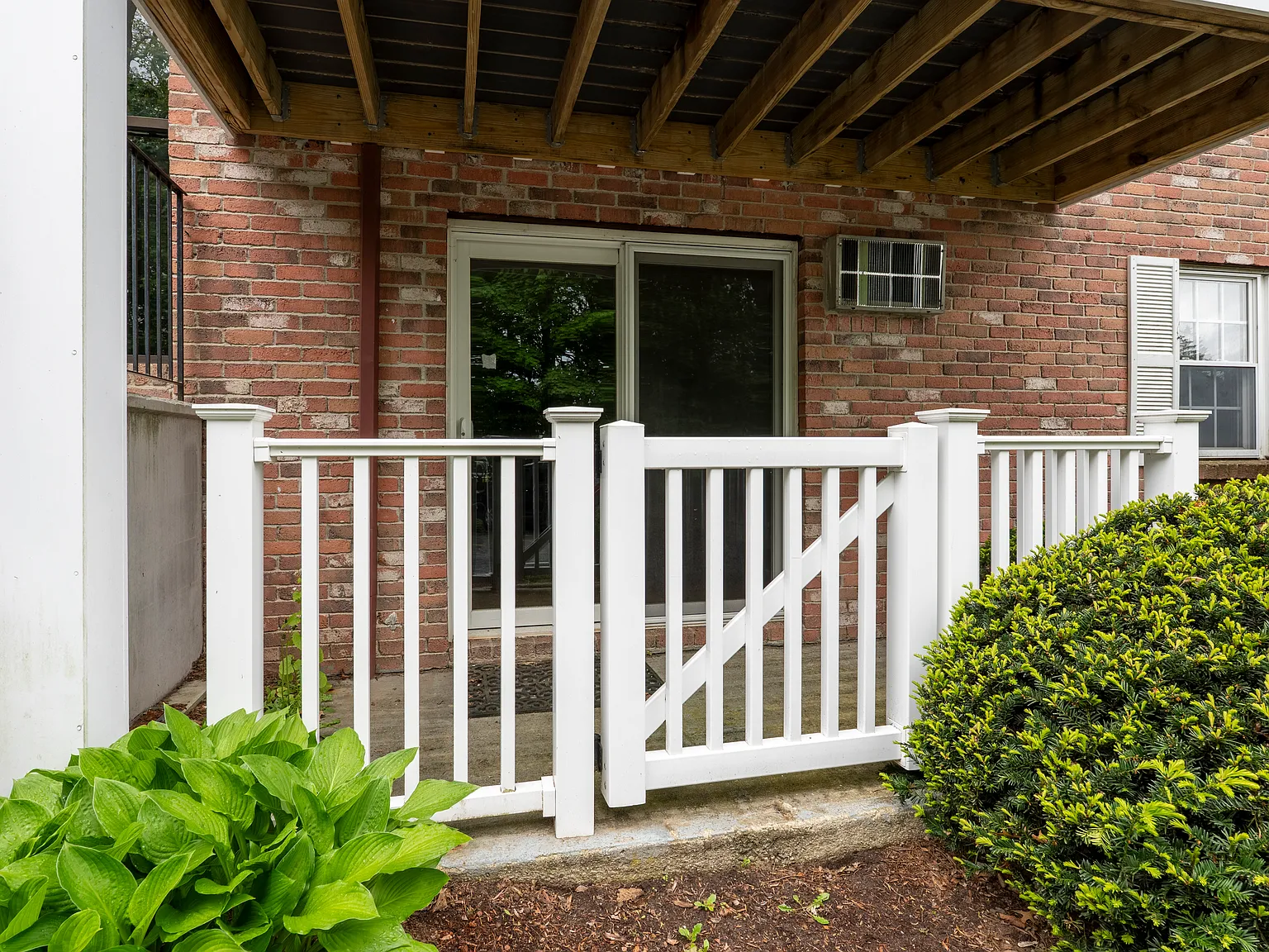 2 bed, 750 sqft, $2,400 — Photo 1