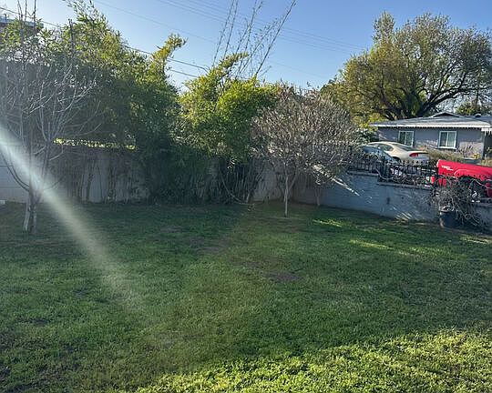 4th image of 11578 Flower St