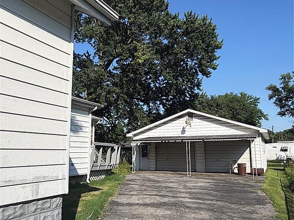 2nd image of 404 S 4th St