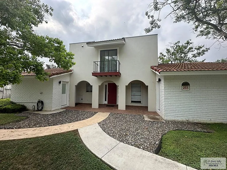 215 Zapata Ave — Photo 8