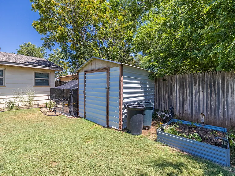 3413 Belmont Ave — Photo 31
