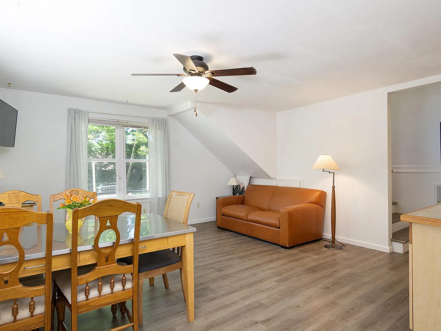 1 bed, 1.5 bath, 850 sqft, $1,200 — Photo 2