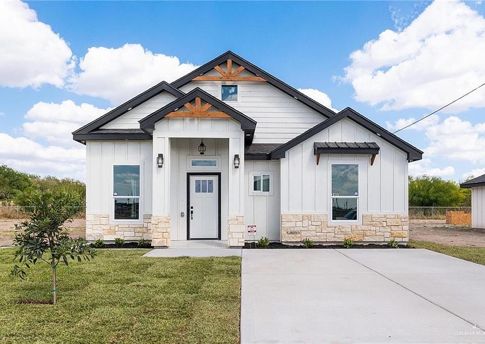 1st image of 2401 Via Roma Ln