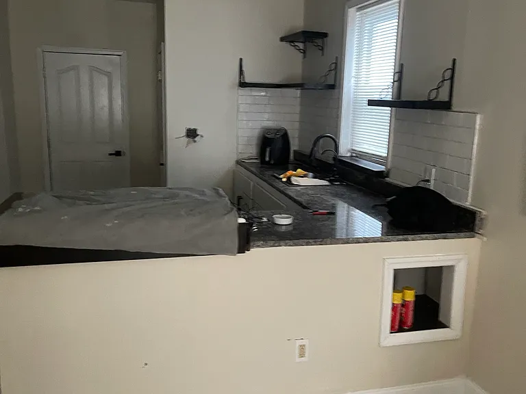 210 W 5th St #1A — Photo 2