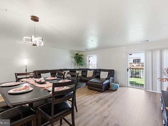 5th image of 4240 Applegate Ln #5