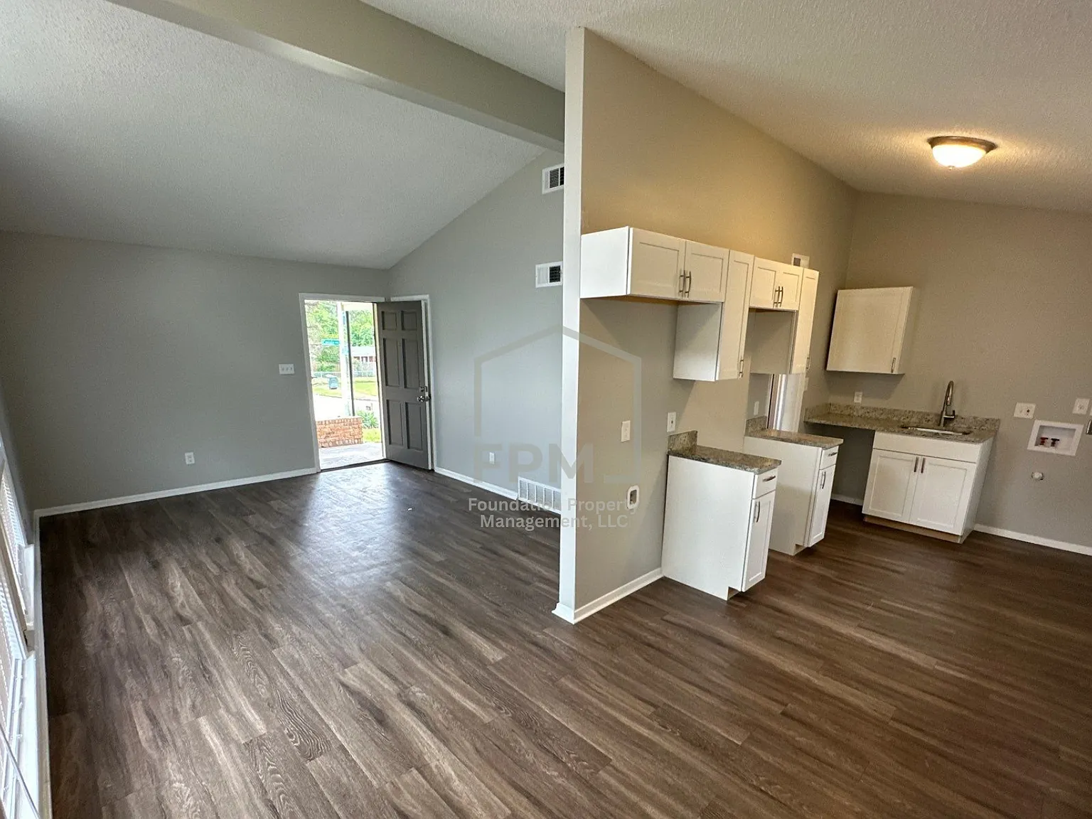2252 Cassie Avenue - 1 — Photo 2