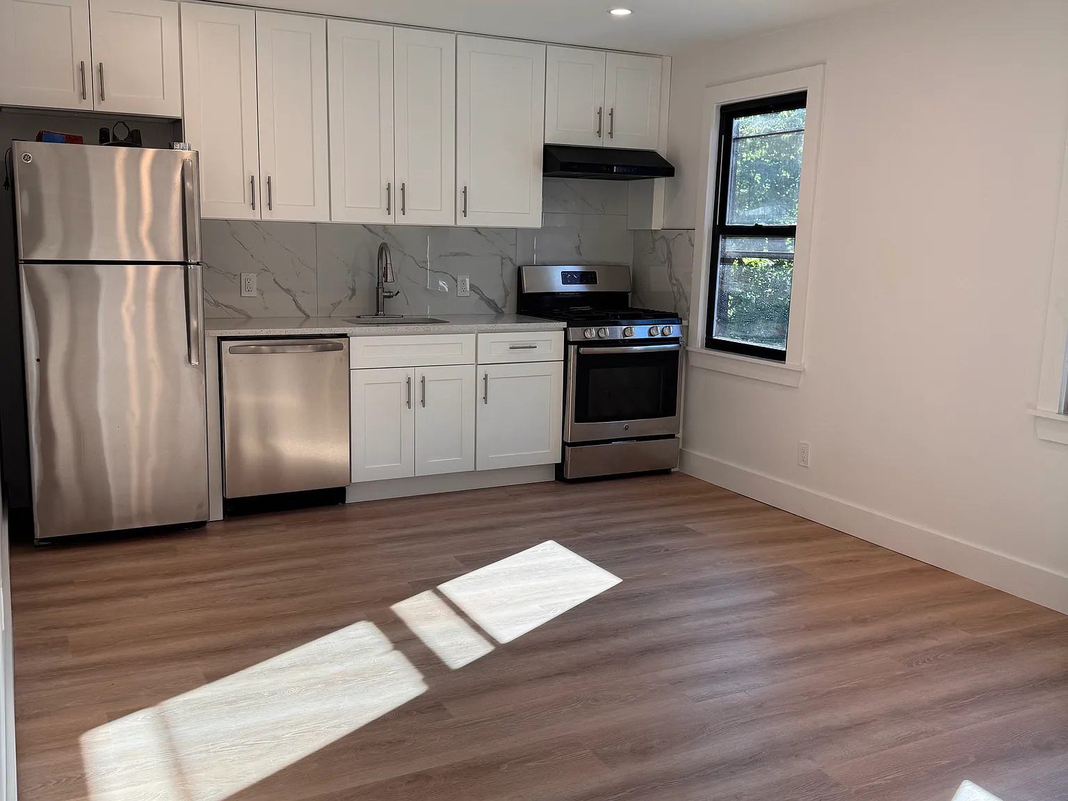2 bed, 1000 sqft, $2,800 — Photo 1