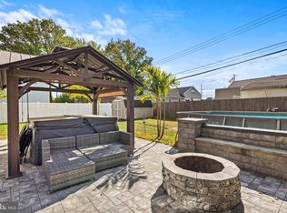 22 Green Lynne Dr, Levittown, PA 19057