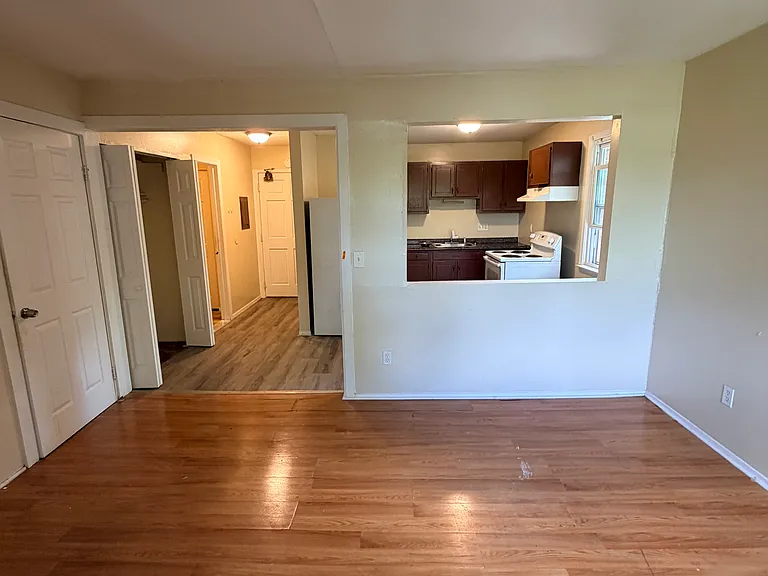 240 Sheffield Ave #B1 — Photo 2
