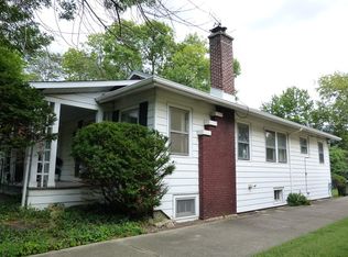 285 Olmsted Rd, Riverside, IL 60546