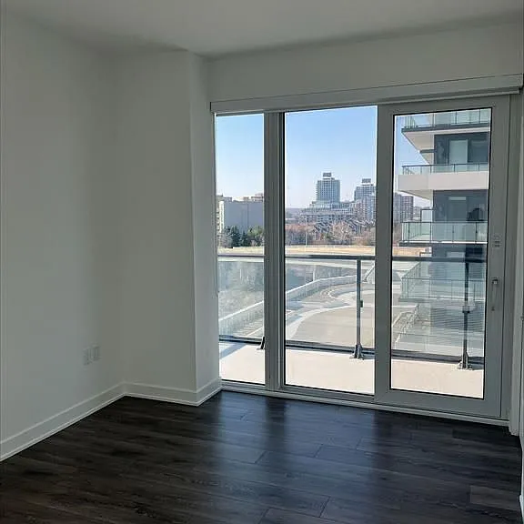 95 Oneida Cres #703 — Photo 4