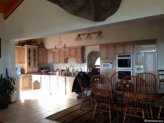 4th image of 725 Roundtop Dr