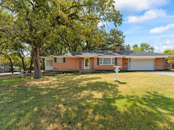 102 Woodland Dr, Highland Village, TX 75077