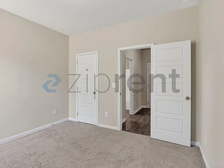 1360 NE Slaton Manor Dr — Photo 28