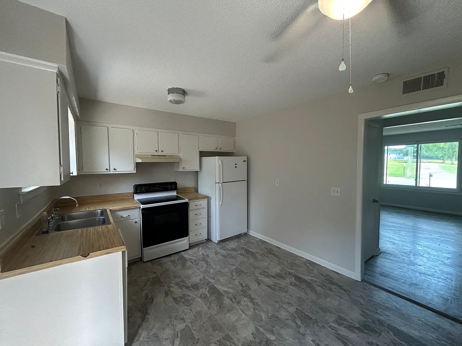 2753 Park Dale Dr — Photo 2