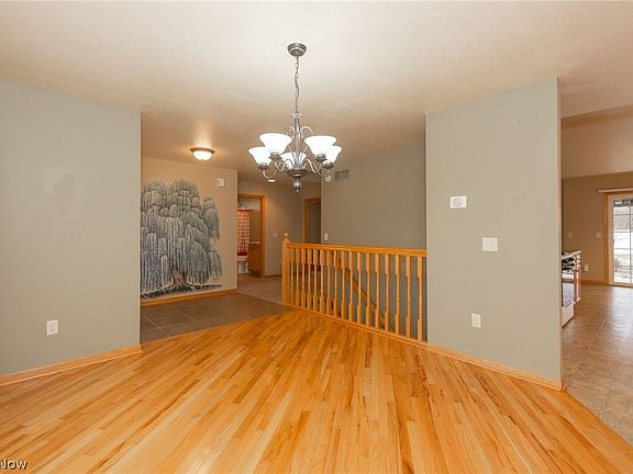 4th image of 35 Tami Ct