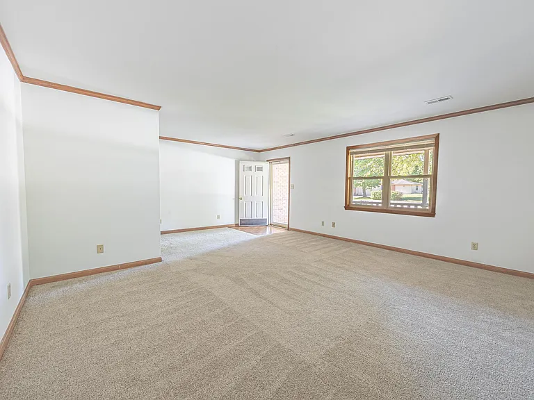44 Arlington Ct — Photo 6