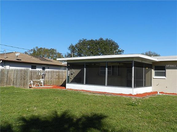 4th image of 22135 Riverhead Ave